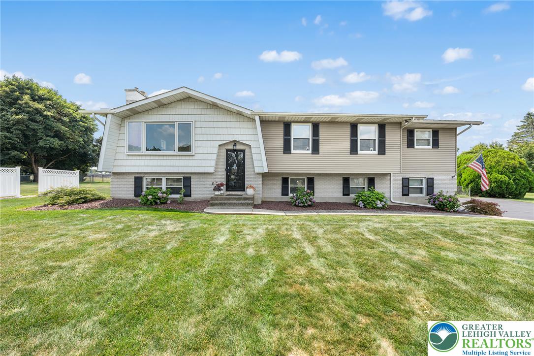 541 Mountain View Rd, Lower Nazareth Twp, PA 18064