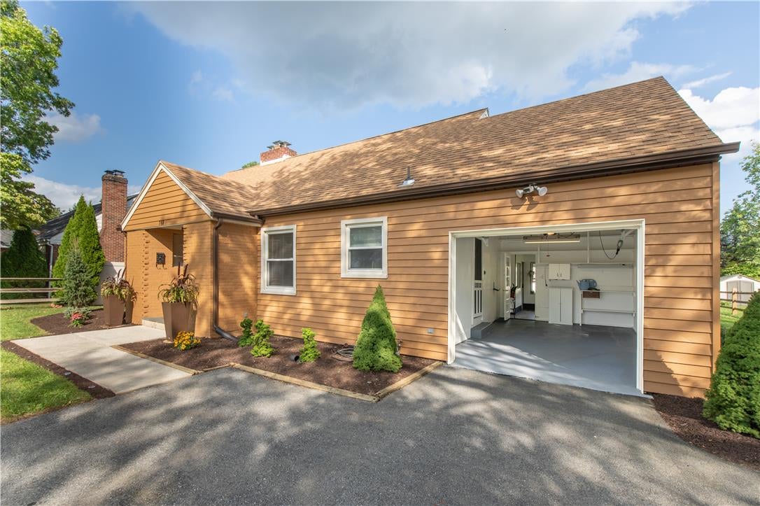 765 Parkway Rd, Allentown City, PA 18104 photo