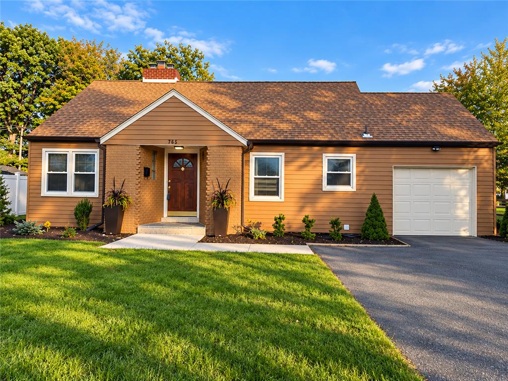 765 Parkway Rd, Allentown City, PA 18104 photo