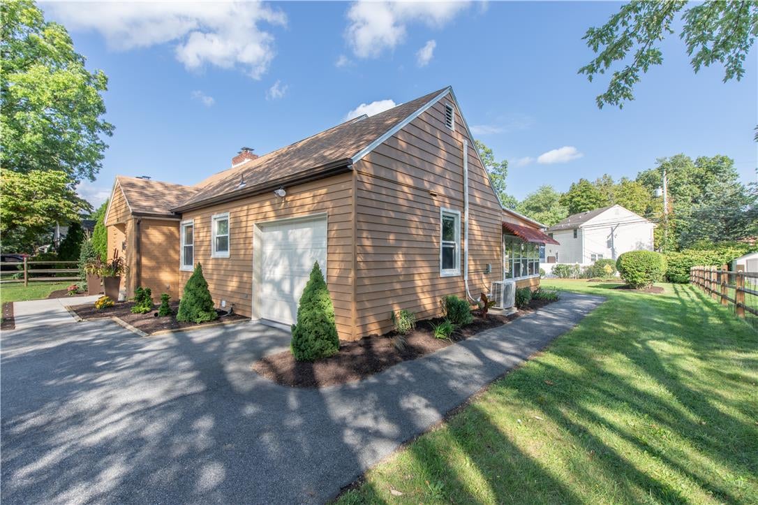 765 Parkway Rd, Allentown City, PA 18104 photo