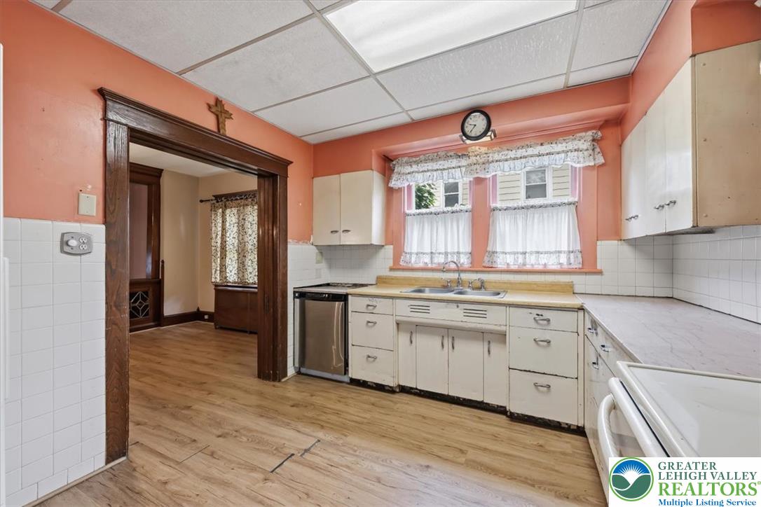 5744 Parade 873, North Whitehall Twp, PA 18078 photo