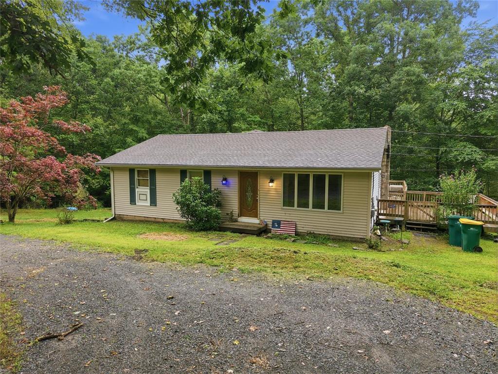 191 Hemlock Rd, Pocono Twp, PA 18372