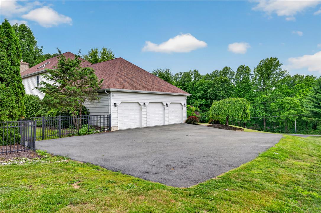 5642 Limeport Rd, Emmaus Borough, PA 18049 photo