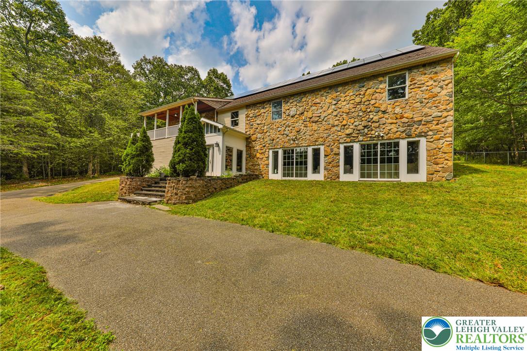 2153 Meadow Lake Rd, Chestnuthill Twp, PA 18353