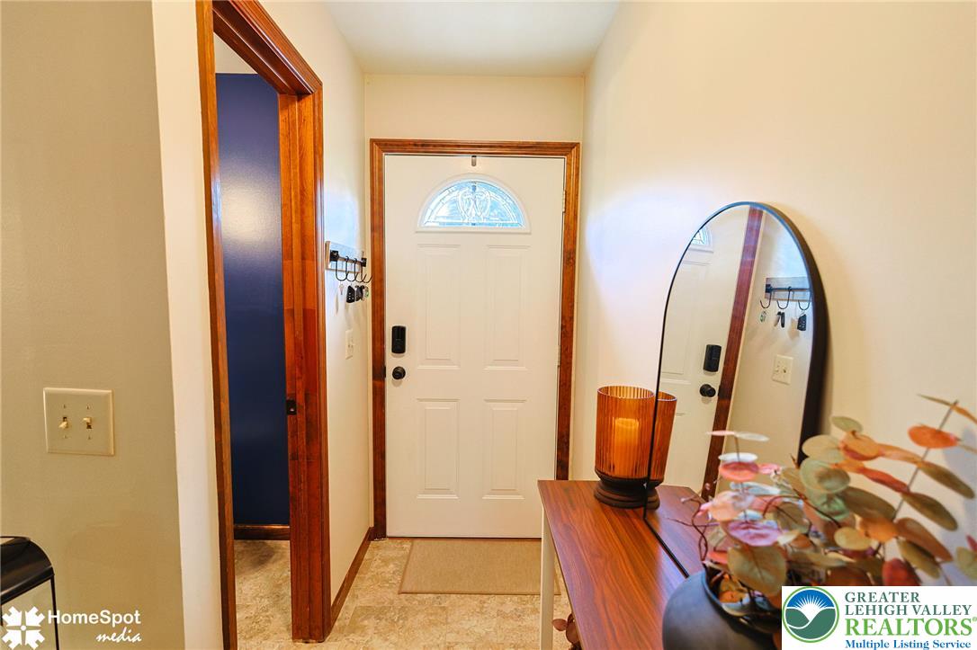 56 Jonathan Dr, Palmer Twp, PA 18045 photo