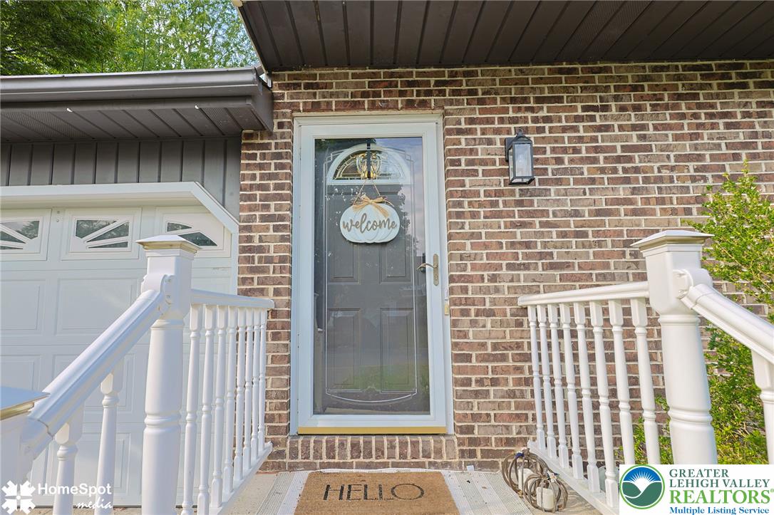56 Jonathan Dr, Palmer Twp, PA 18045 photo