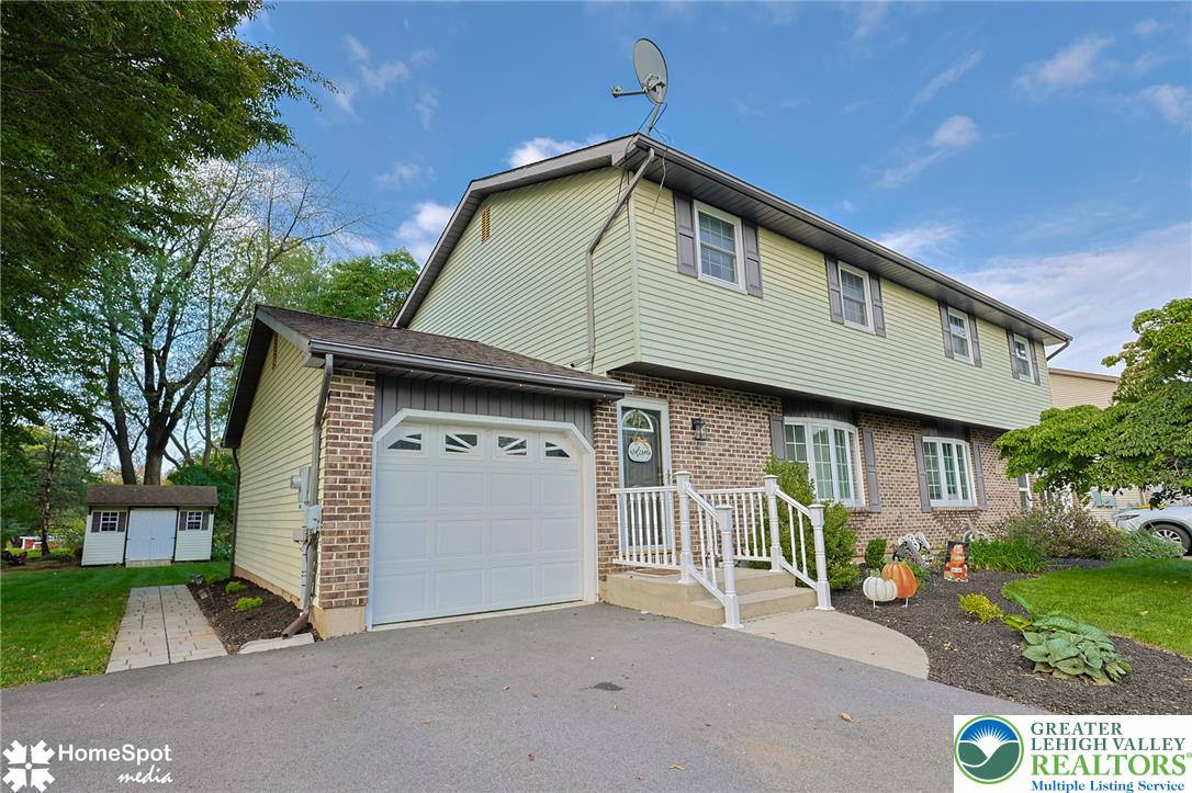 56 Jonathan Dr, Palmer Twp, PA 18045 photo