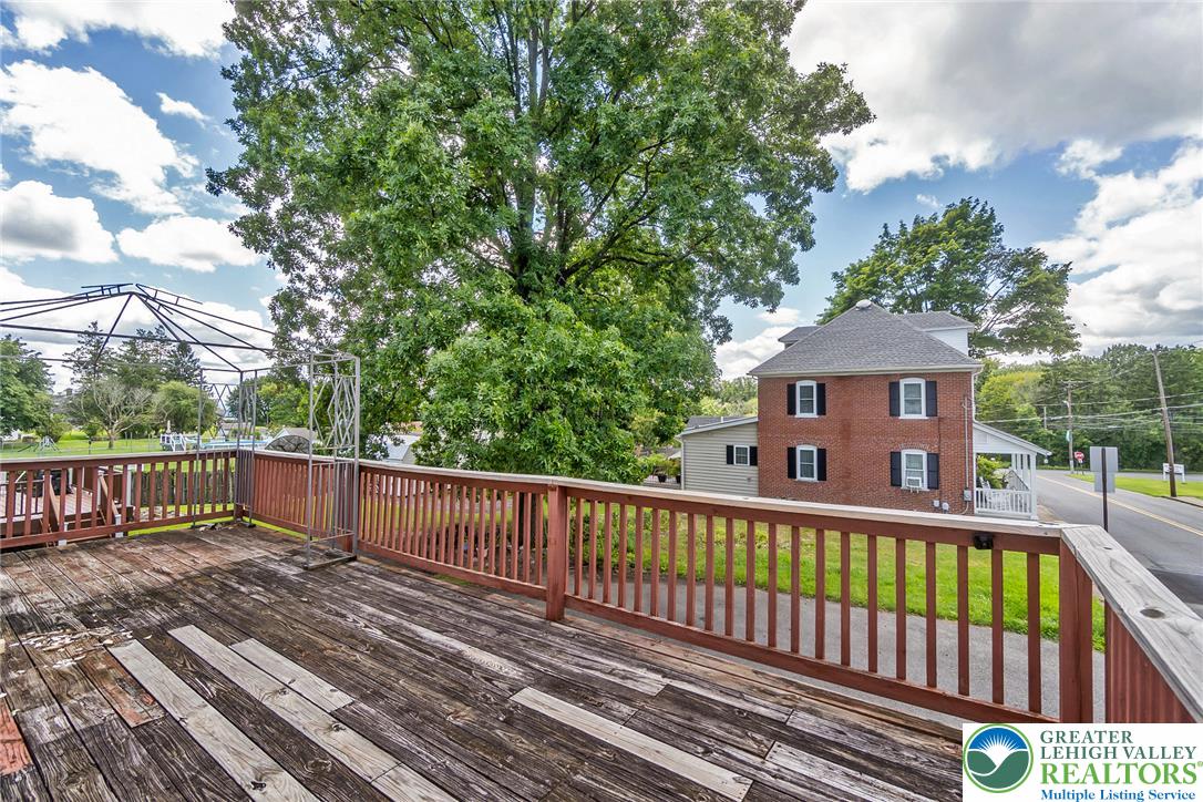 55 Dewey St, Roseto Borough, PA 18013 photo