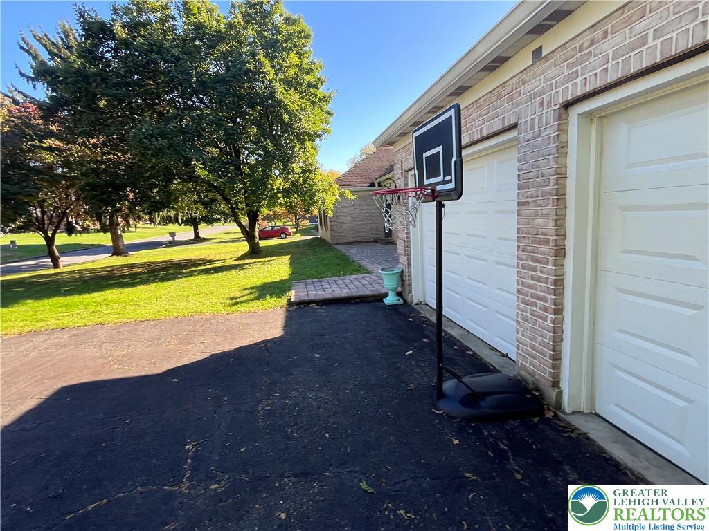 6221 Dove Dr, East Allen Twp, PA 18017 photo