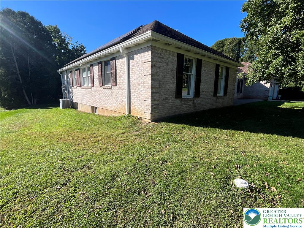 6221 Dove Dr, East Allen Twp, PA 18017 photo