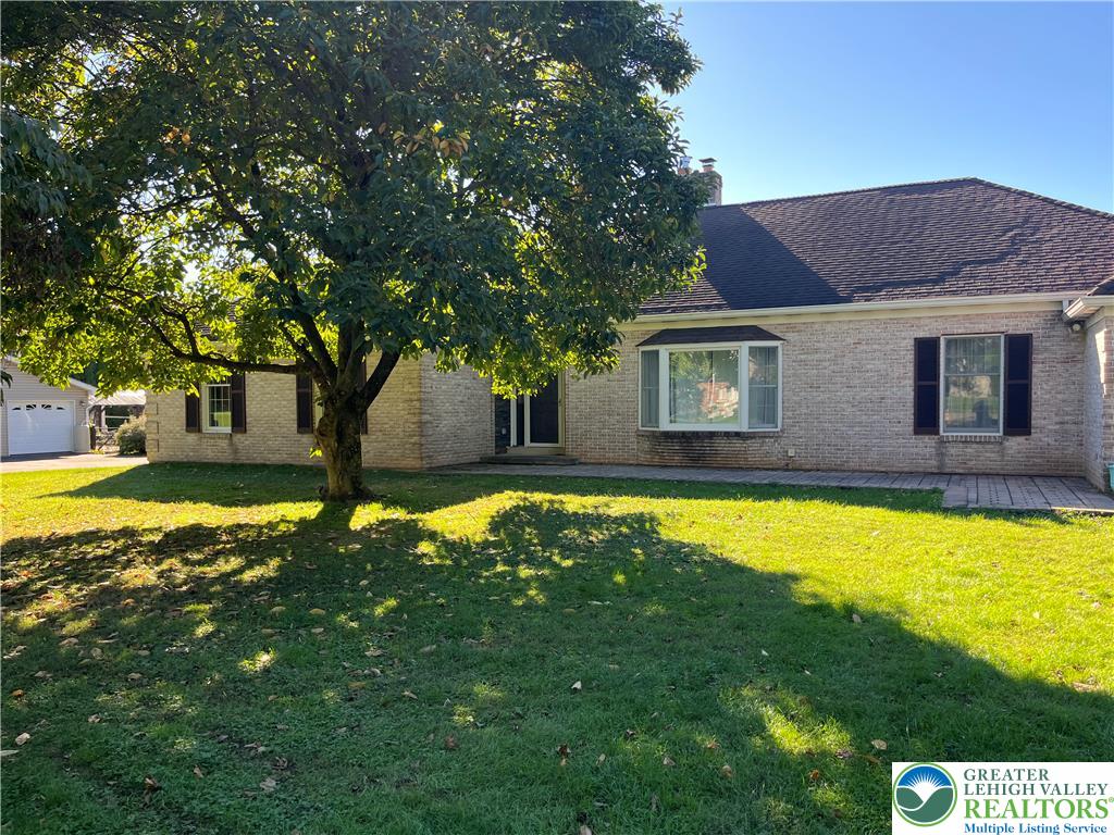 6221 Dove Dr, East Allen Twp, PA 18017