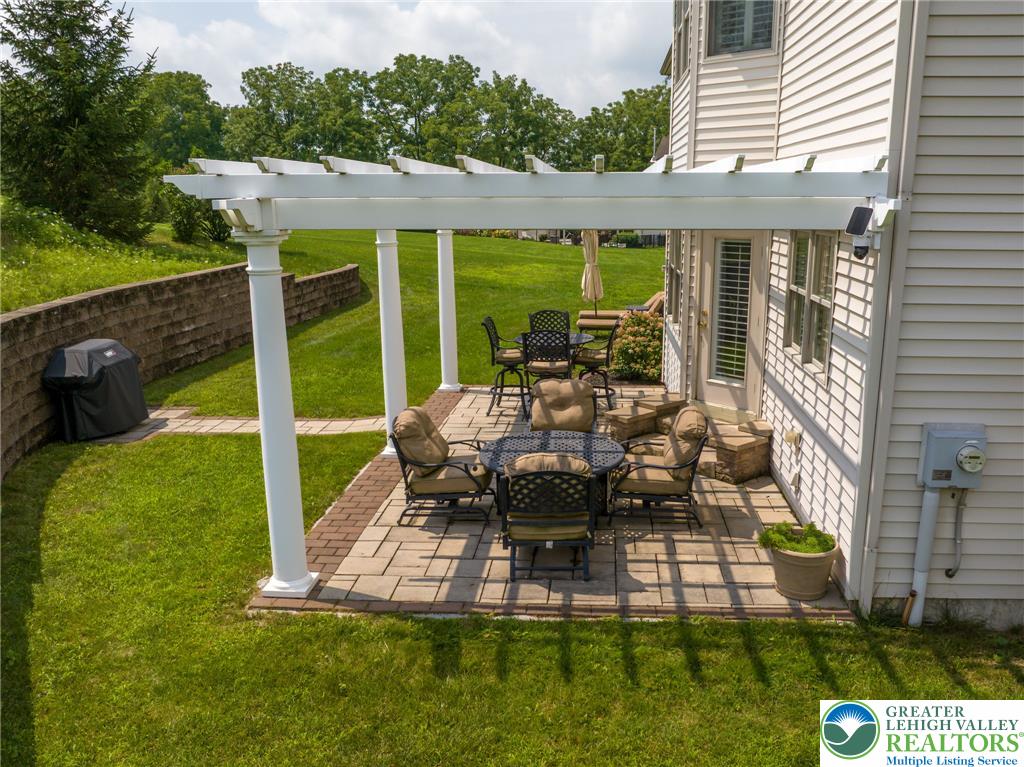 217 Gower Rd, Bushkill Twp, PA 18064 photo