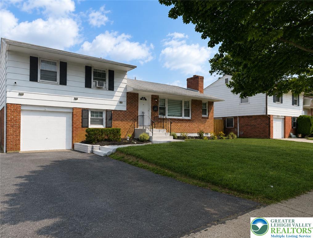 1972 Collingswood Dr, Bethlehem City, PA 18018