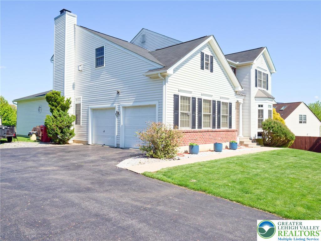 4217 Shadowstone Dr, Forks Twp, PA 18040 photo