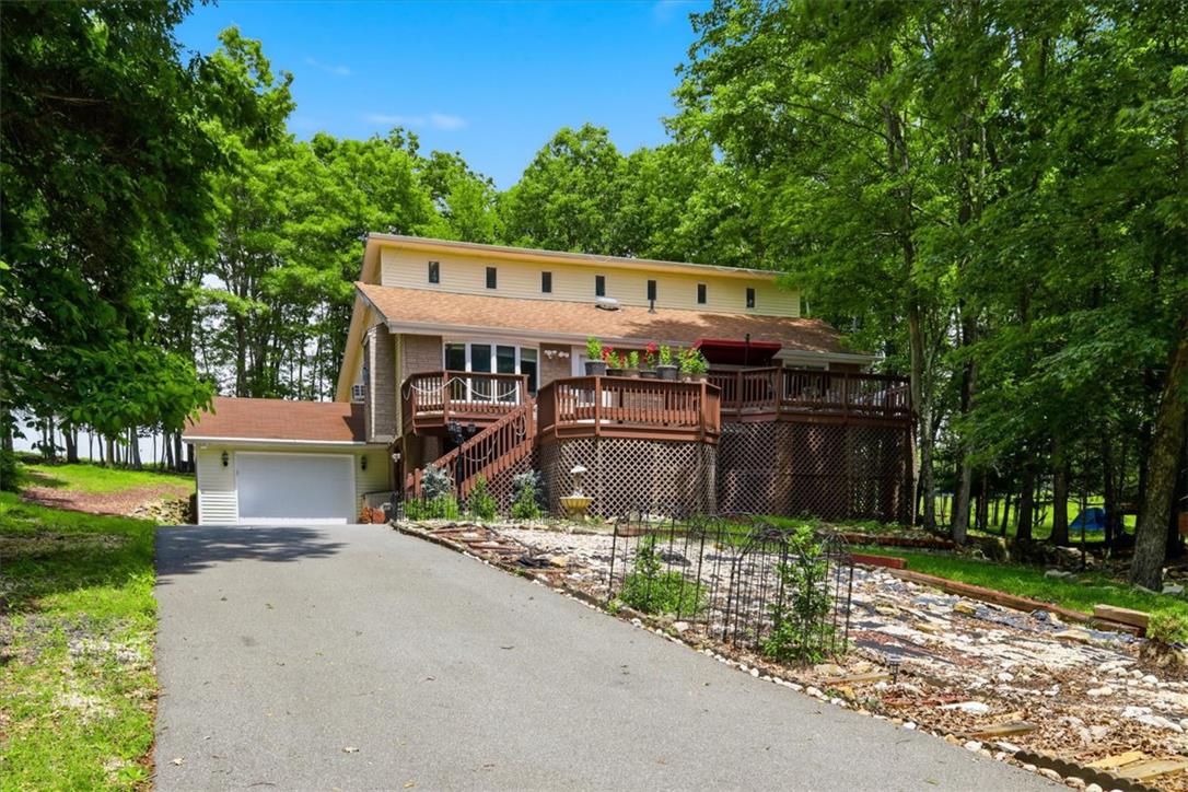 17 Basswood Ct, Penn Forest Twp, PA 18210