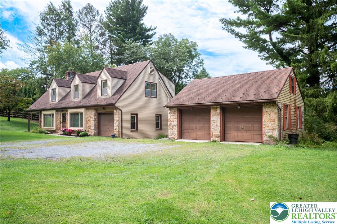 52 Cedar Crest Blvd, South Whitehall Twp, PA 18104