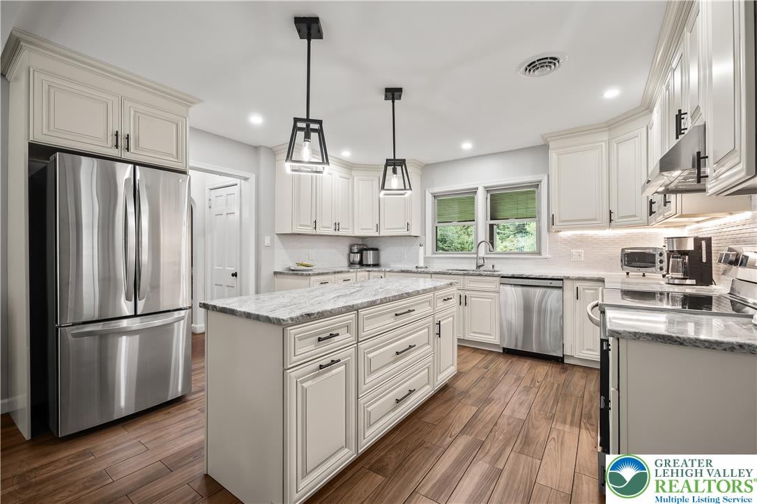 52 S Cedar Crest Blvd, South Whitehall Twp, PA 18104 photo