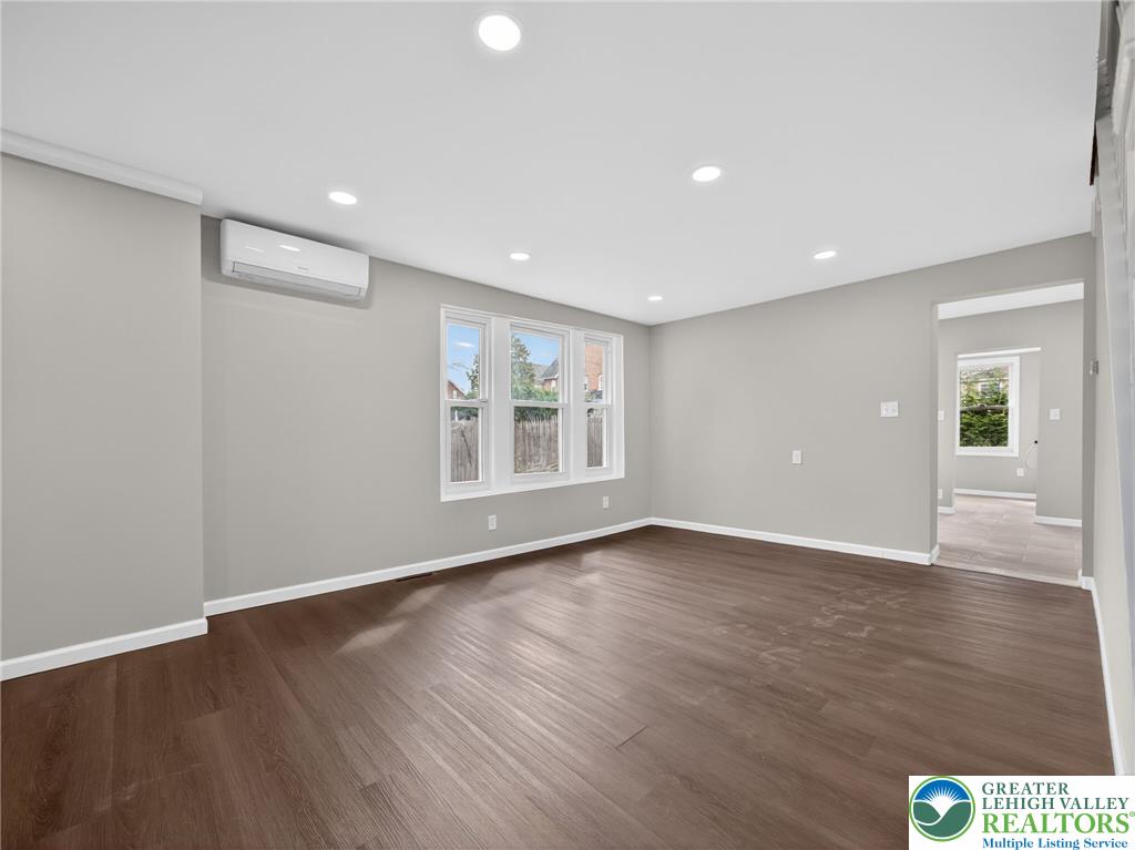 236 Ettwein St, Bethlehem City, PA 18018 photo