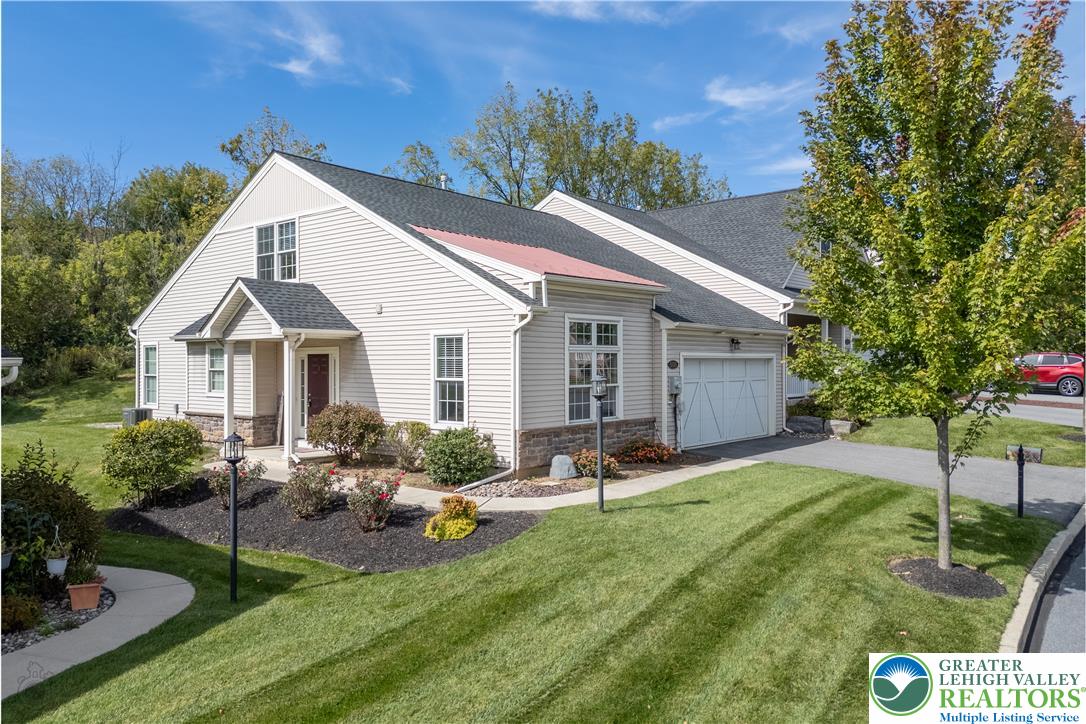 5535 Bayberry Ln, Whitehall Twp, PA 18052 photo