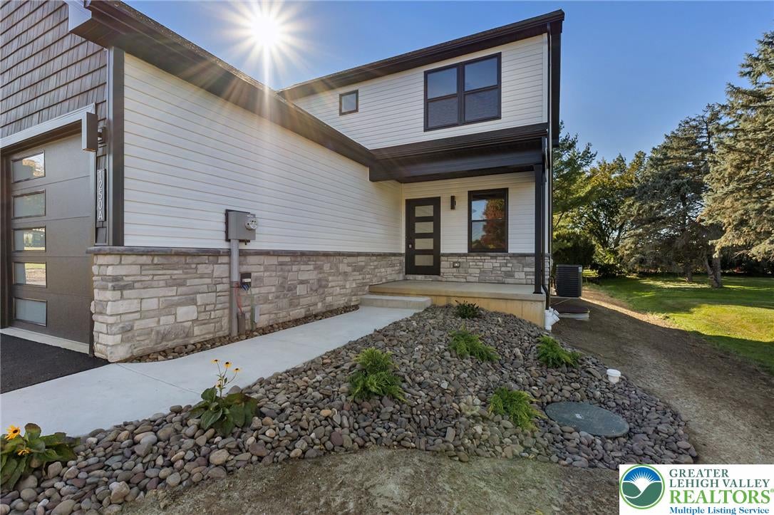 1250 7th St, North Catasauqua Bor, PA 18032 photo