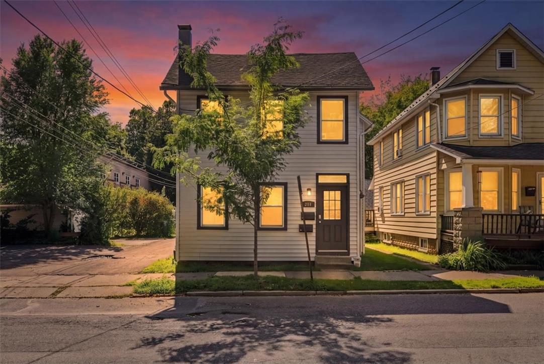 211 8th St, Stroudsburg, PA 18360