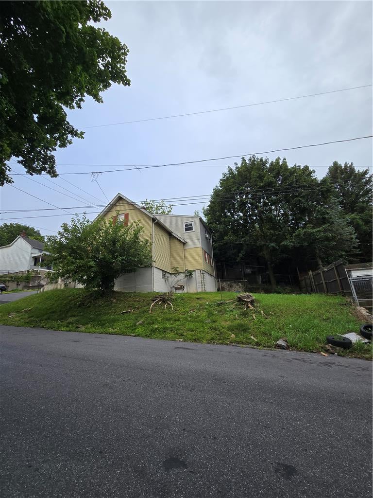 806 Carlton Ave, Bethlehem City, PA 18015 photo