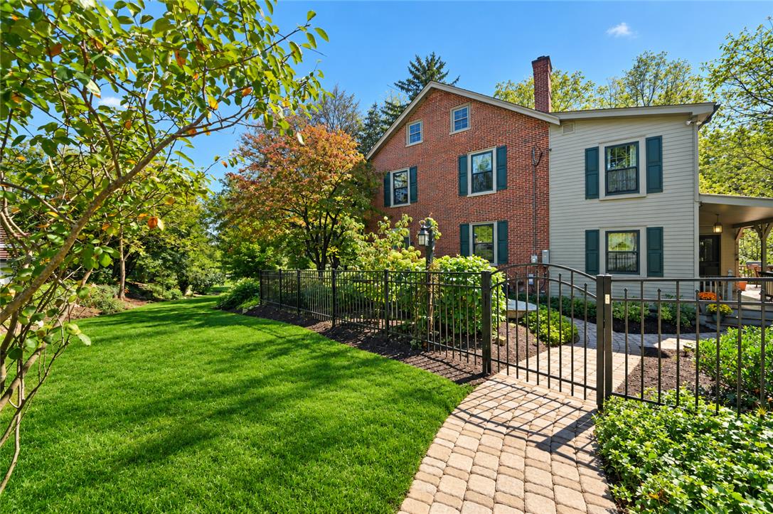 2100 Dakota Dr, Palmer Twp, PA 18045