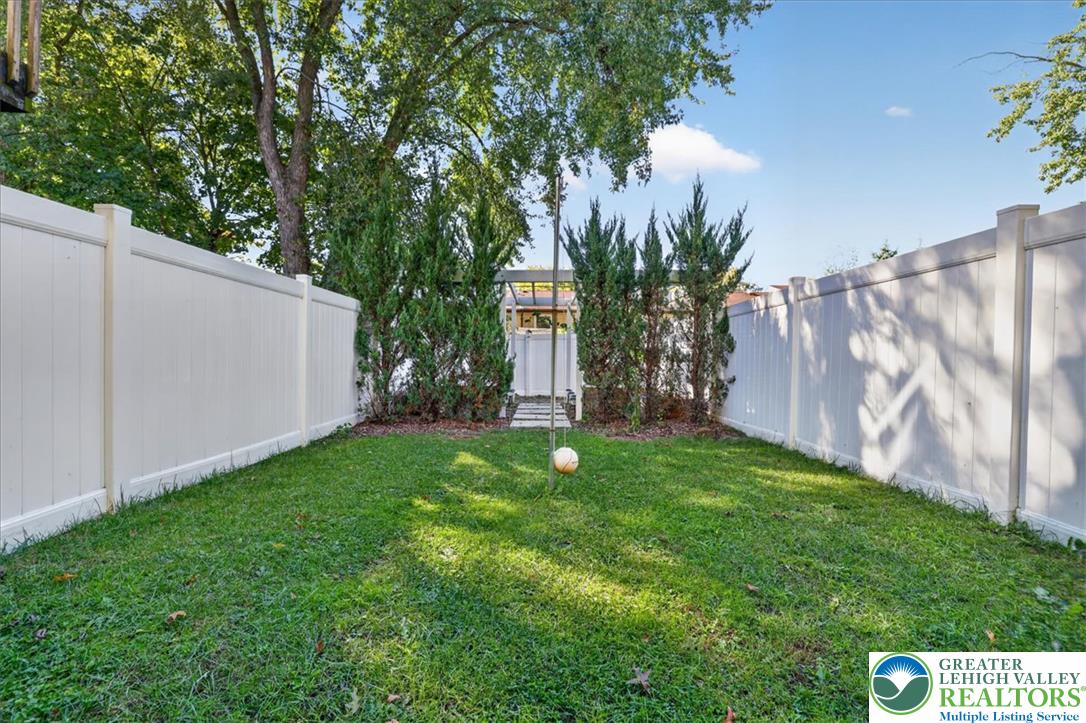 1718 Chester Rd, Bethlehem City, PA 18017 photo