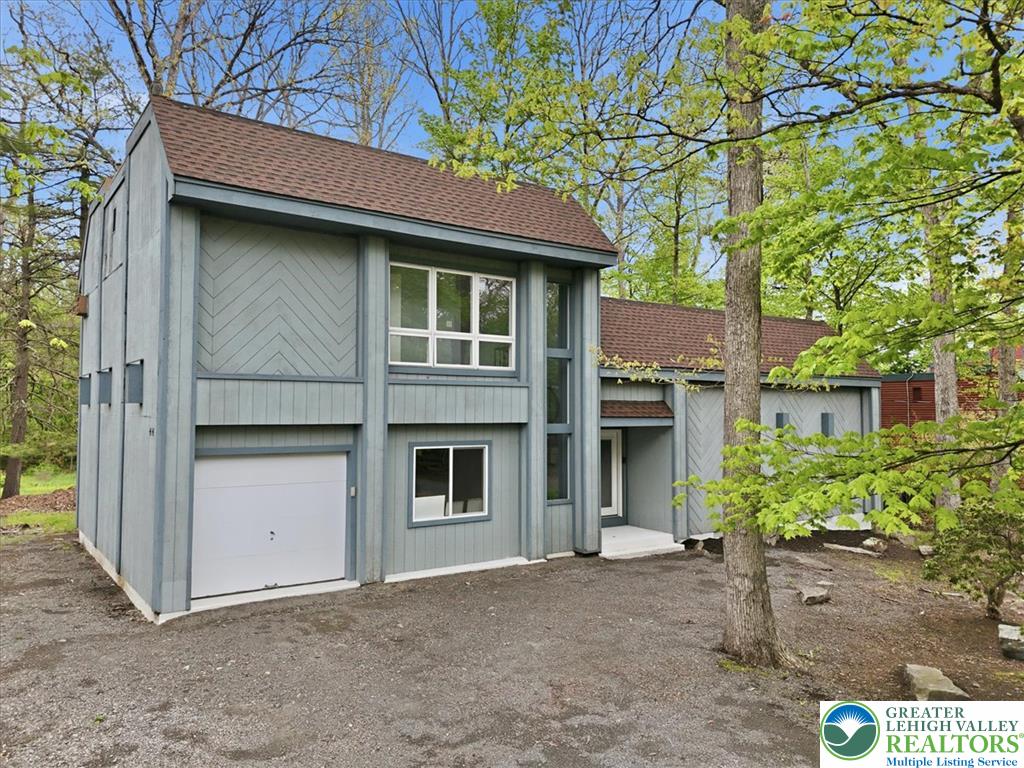3120 Greenbriar Dr, Stroud Twp, PA 18301