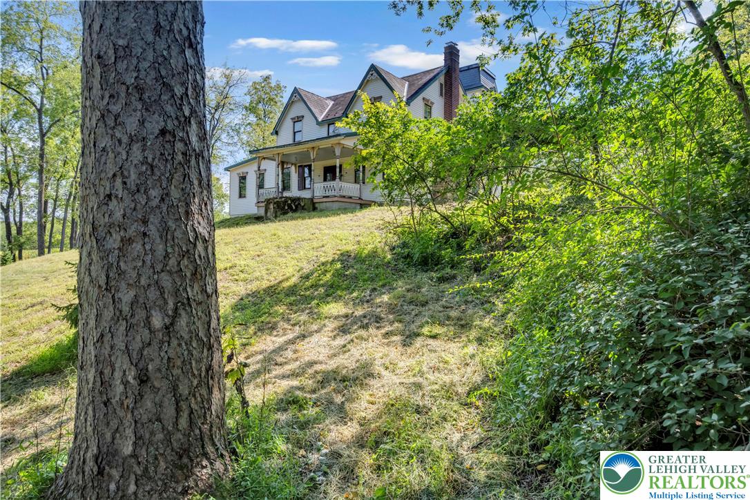 384 Henry Rd, Bushkill Twp, PA 18064