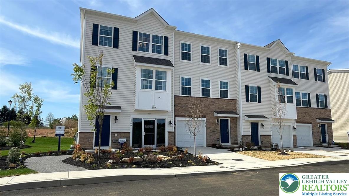 8301 Brodie Ct, Upper Macungie Twp, PA 18031 photo