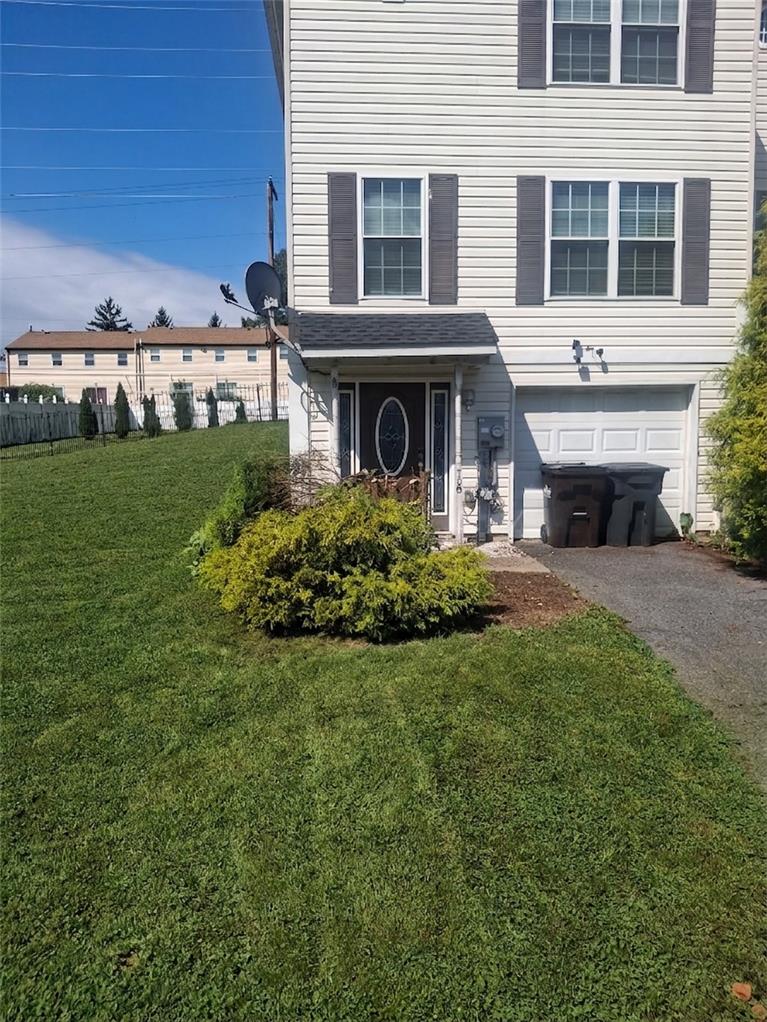 708 Bach Ct, Freemansburg Borough, PA 18017