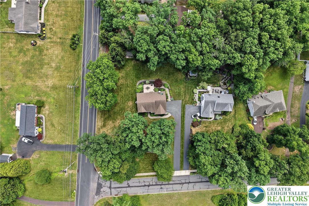 350 Oak Ridge Ln, Harleysville, PA 19438 photo