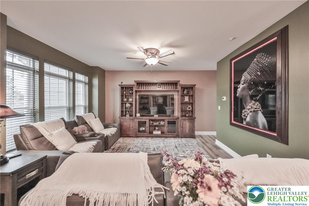 912 Fairway Dr, Forks Twp, PA 18040 photo