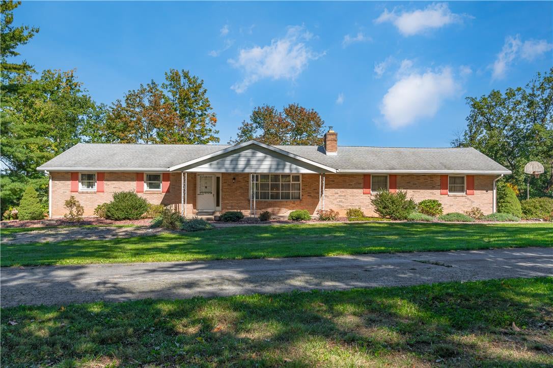 9297 Claussville Rd, Weisenberg Twp, PA 18051