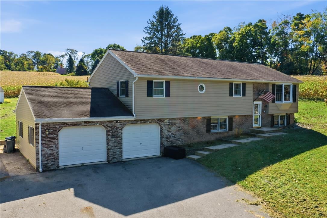 36 Hertzog School Rd, Rockland Twp, PA 19539