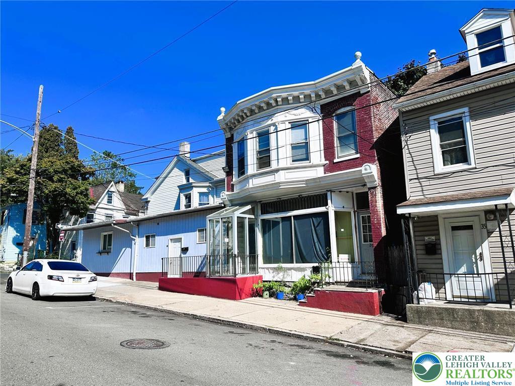 37 7th St, Easton, PA 18042