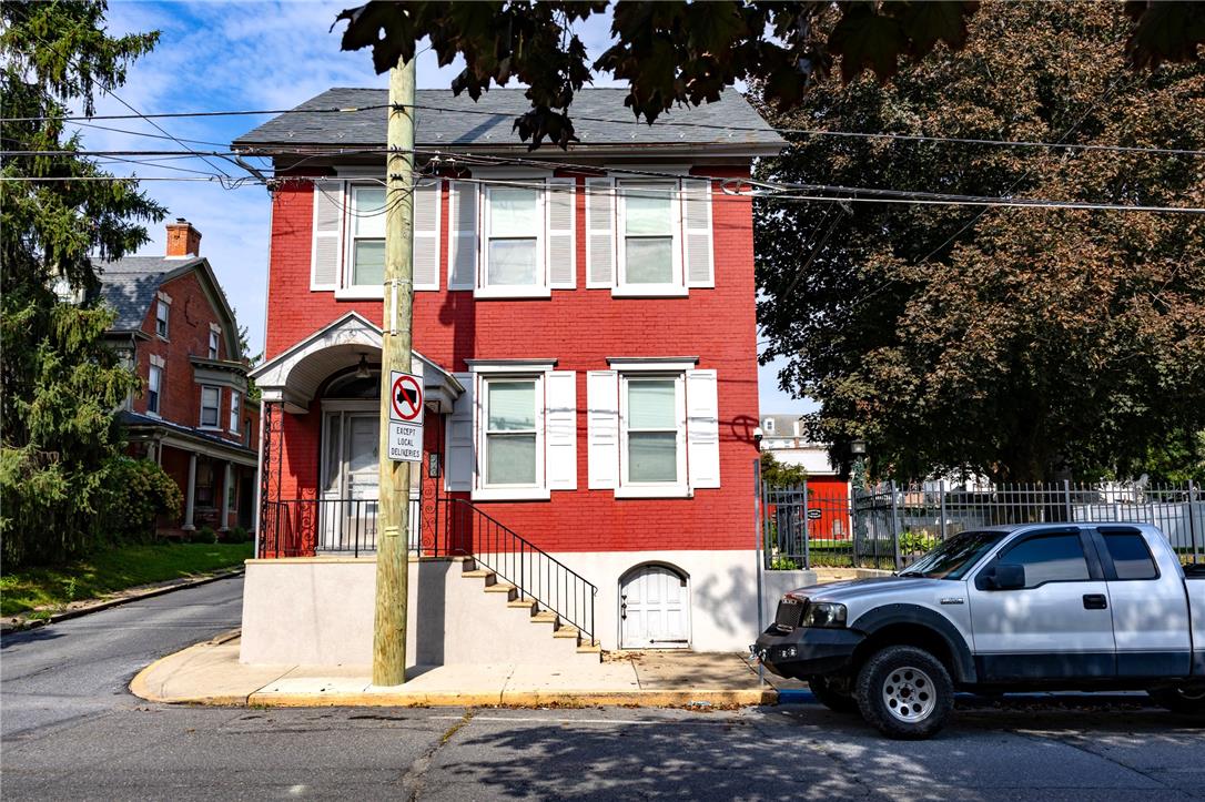 123 Front St, Catasauqua Borough, PA 18032