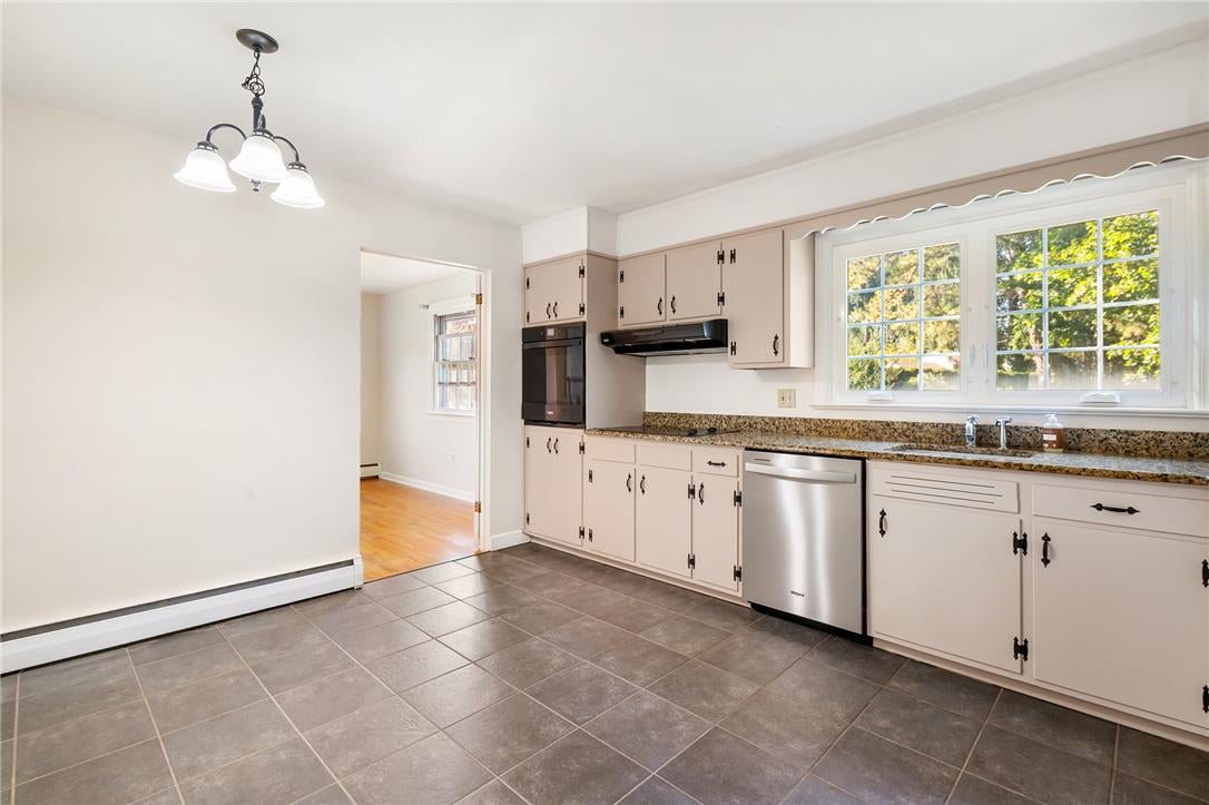 2145 Mark Twain Cir, Bethlehem City, PA 18017 photo