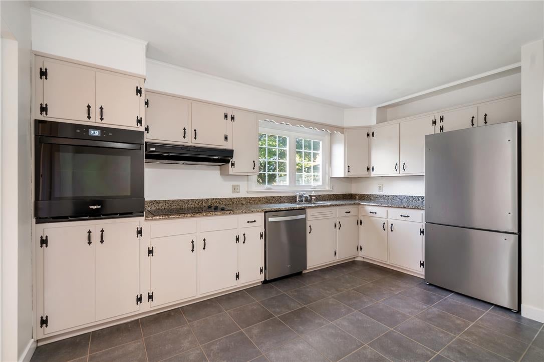 2145 Mark Twain Cir, Bethlehem City, PA 18017 photo