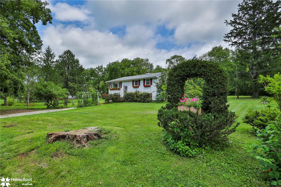 6054 Hickory Rd, Upper Saucon Twp, PA 18036