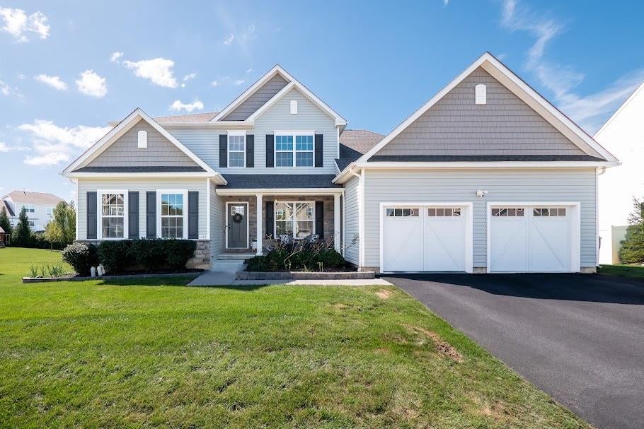 4488 Stonebridge Dr, Lower Macungie Twp, PA 18062