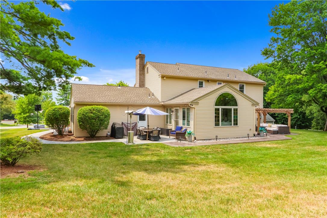 4775 White Oak Cir, Lower Macungie Twp, PA 18049 photo