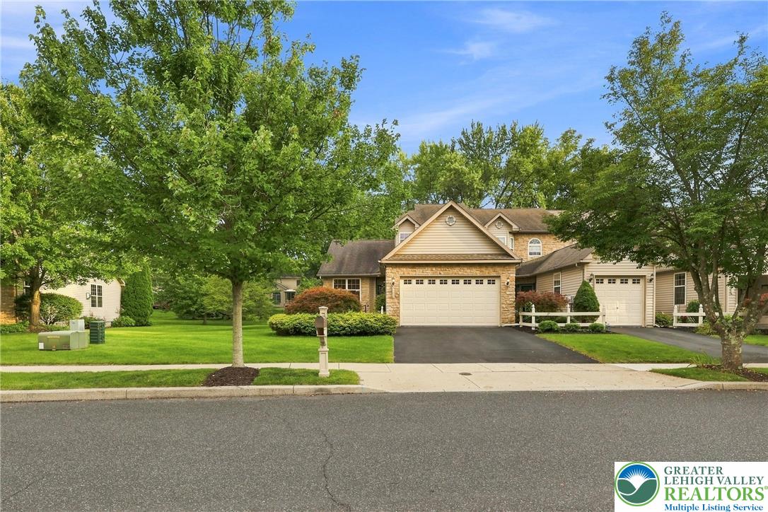 3183 Village Dr, Upper Saucon Twp, PA 18034 photo