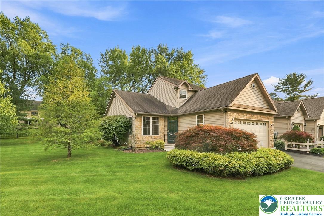 3183 Village Dr, Upper Saucon Twp, PA 18034 photo