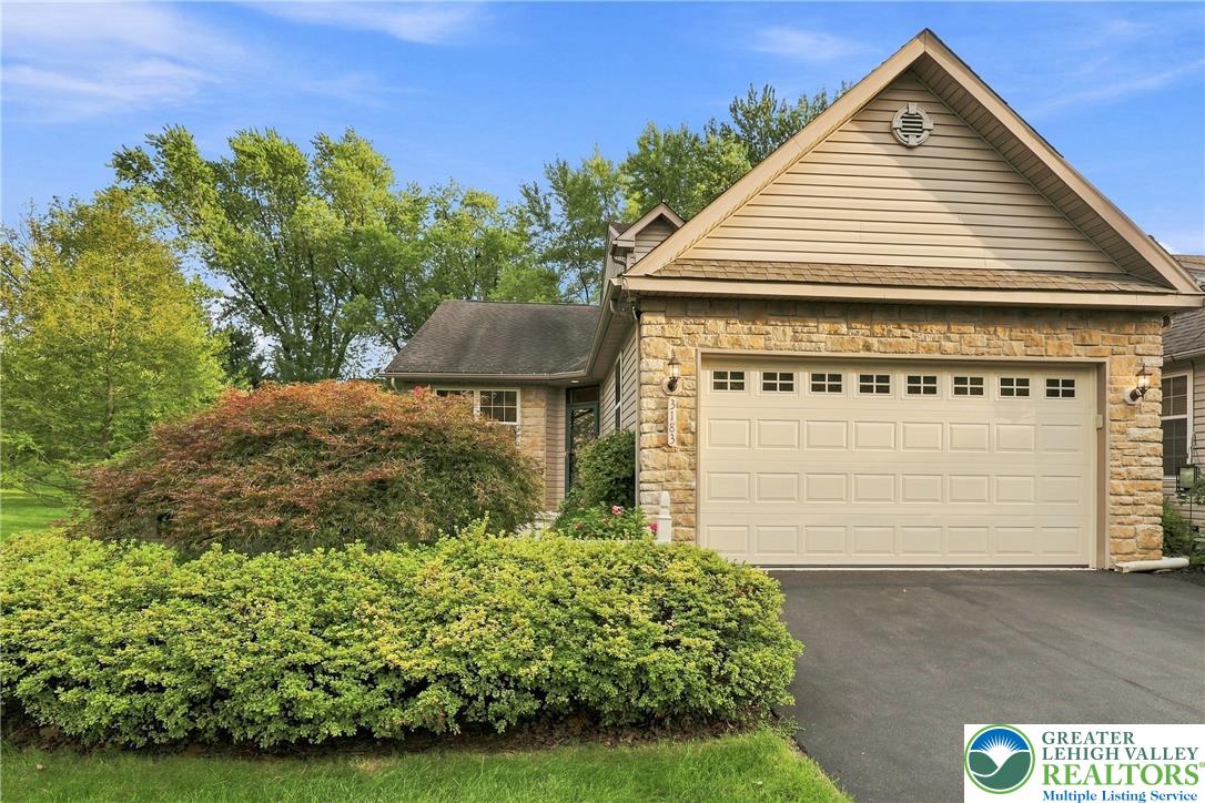 3183 Village Dr, Upper Saucon Twp, PA 18034 photo