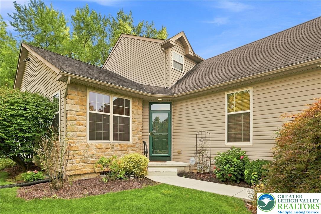 3183 Village Dr, Upper Saucon Twp, PA 18034 photo