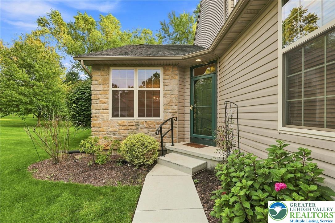 3183 Village Dr, Upper Saucon Twp, PA 18034 photo