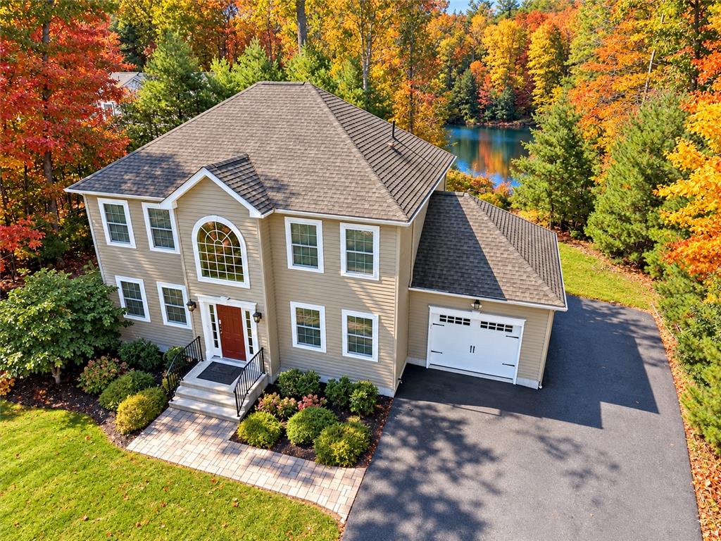 207 President Coolidge Pl, Paradise Twp, PA 18332