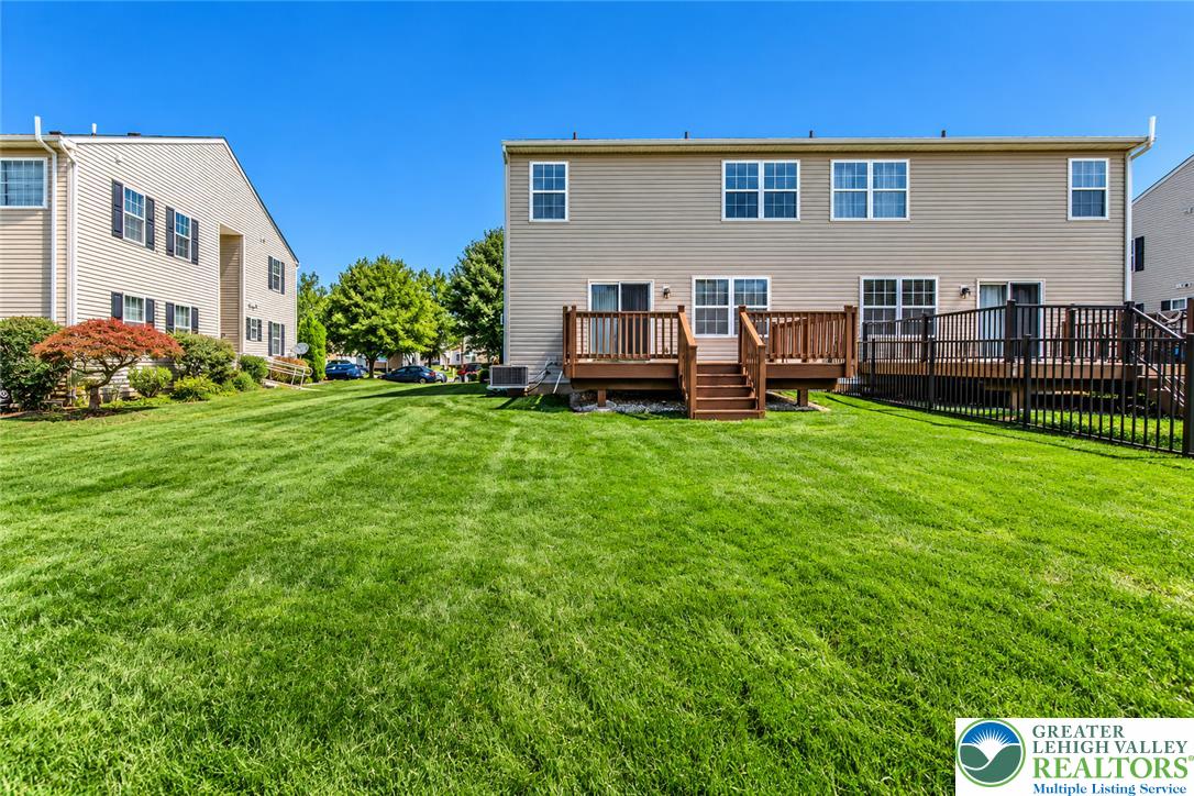 6835 Lincoln Dr, Lower Macungie Twp, PA 18062 photo
